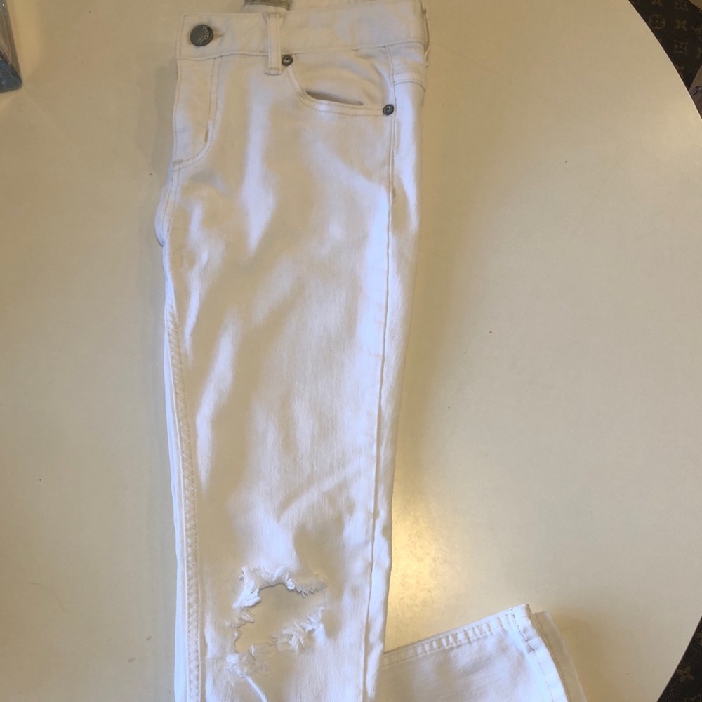 White denim jeans